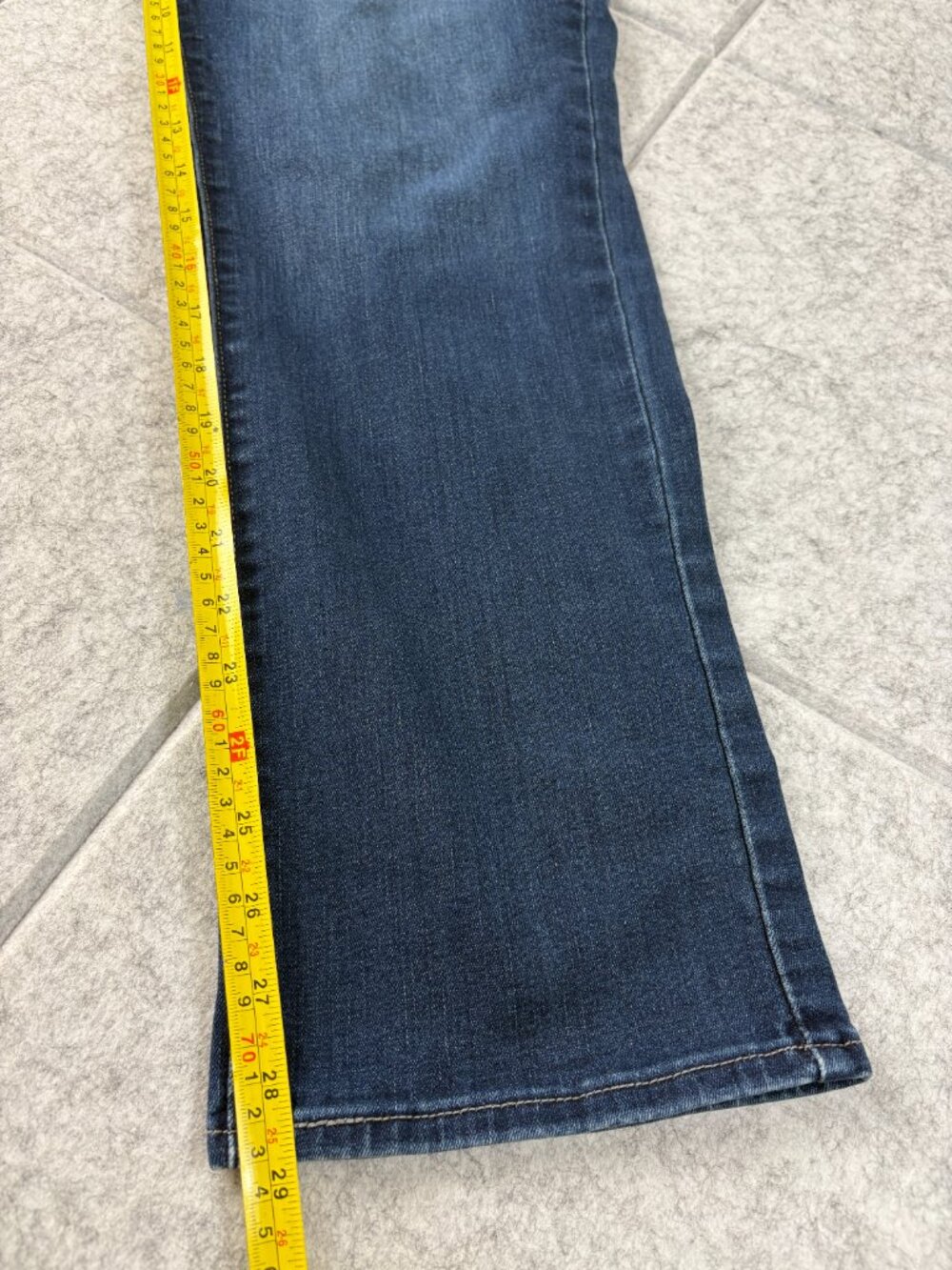 Levi's 512 Perfectly Slimming Women's Skinny Leg Jeans W33 L30 Blue Denim - Picture 11 of 11